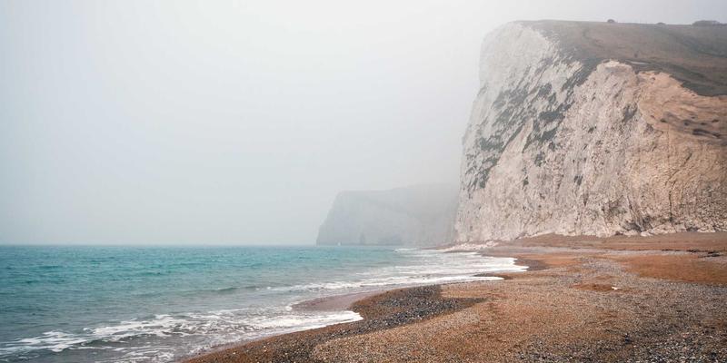 从失落一代到低欲望社会：日本泡沫经济后的日式生活与文化嬗变